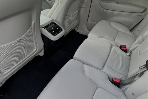 2025 Volvo XC90 Plus