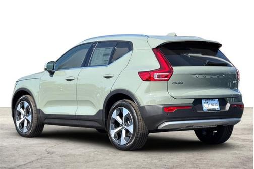 2025 Volvo XC40 Core Bright Theme