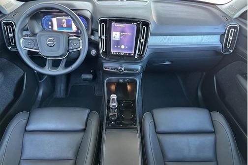 2025 Volvo XC40 Plus Bright Theme