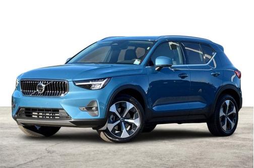 2025 Volvo XC40 Plus Bright Theme