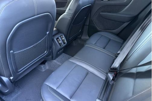 2025 Volvo XC40 Plus Bright Theme