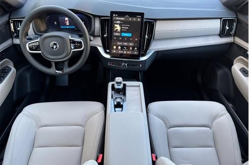 2026 Volvo XC90 Plus