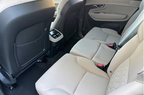 2026 Volvo XC90 Plus