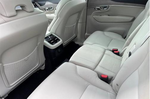 2023 Volvo XC90 Recharge Plug-In Hybrid Plus Bright Theme