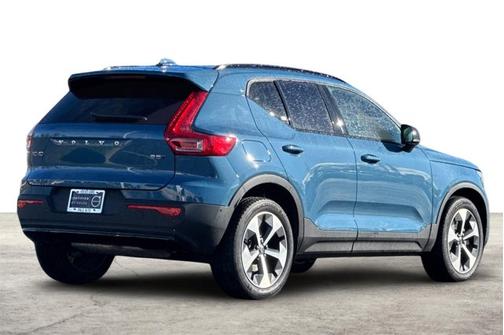 2025 Volvo XC40 Plus Dark Theme