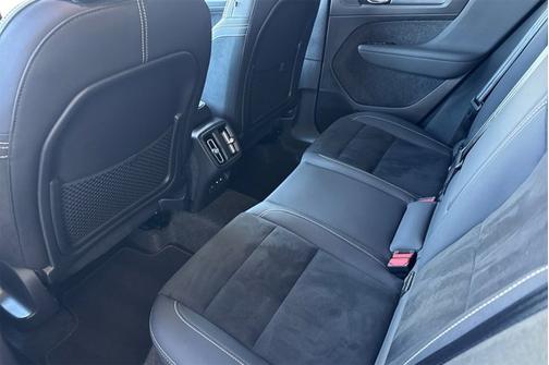 2025 Volvo XC40 Plus Dark Theme