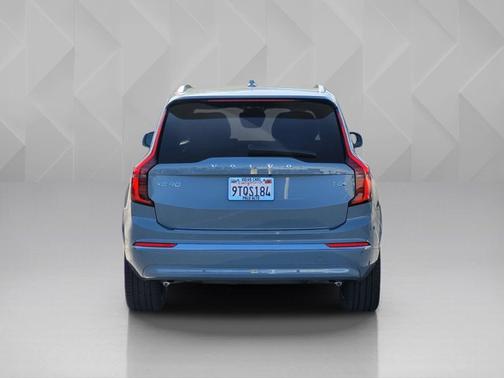 2025 Volvo XC90 Plug-In Hybrid Plus