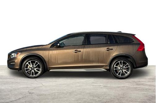 2018 Volvo V60 Cross Country T5
