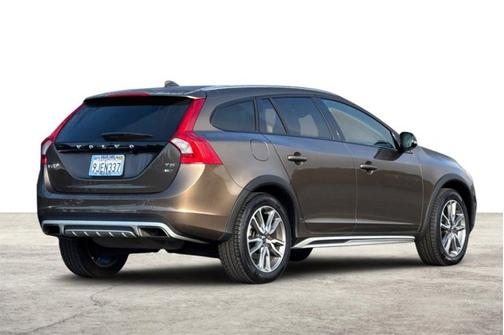 2018 Volvo V60 Cross Country T5