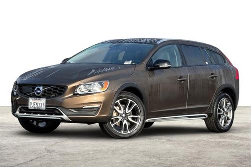 2018 Volvo V60 Cross Country T5