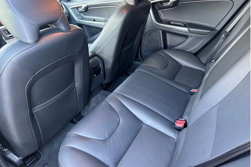 2018 Volvo V60 Cross Country T5