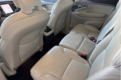 2024 Volvo XC90 Recharge Plug-In Hybrid Ultimate Bright Theme