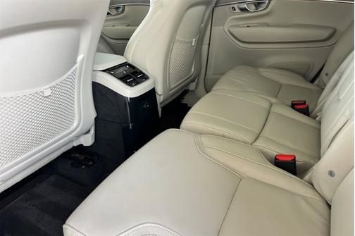2024 Volvo XC90 Recharge Plug-In Hybrid Ultimate Bright Theme