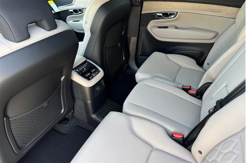 2025 Volvo XC90 Plug-In Hybrid Core