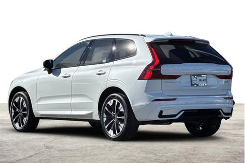 2026 Volvo XC60 Plus