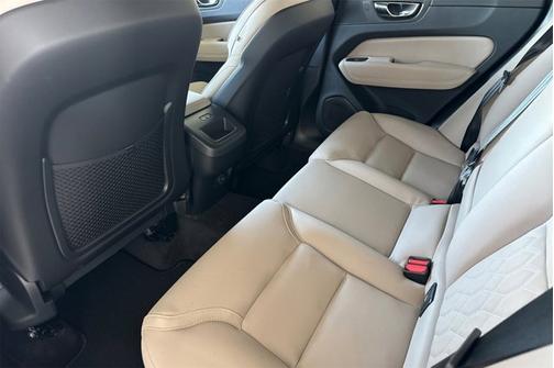 2026 Volvo XC60 Plus