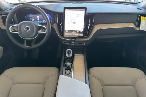 2026 Volvo XC60 Plus