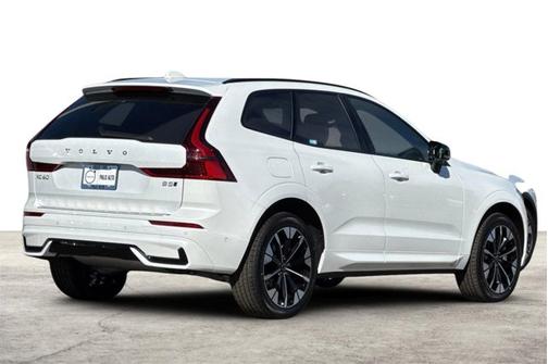 2026 Volvo XC60 Plus