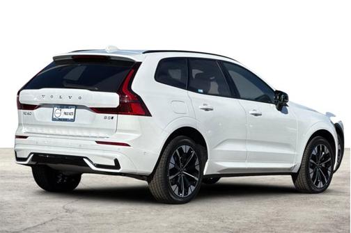 2026 Volvo XC60 Plus