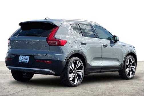 2025 Volvo XC40 Plus Bright Theme
