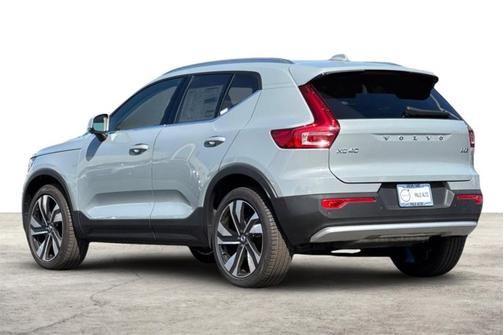 2025 Volvo XC40 Plus Bright Theme