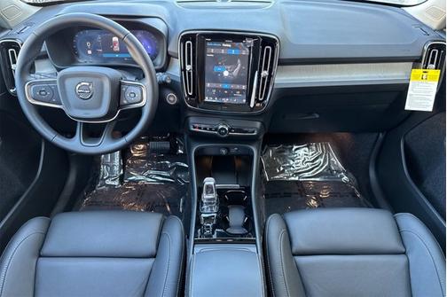 2025 Volvo XC40 Plus Bright Theme
