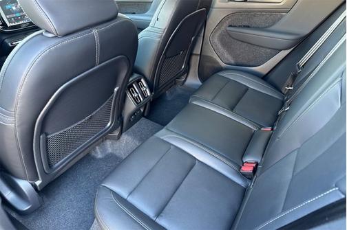2025 Volvo XC40 Plus Bright Theme