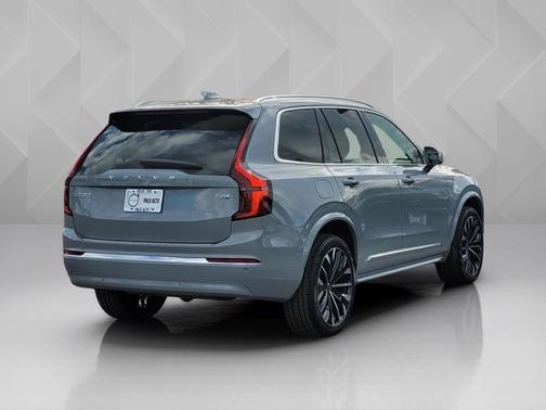 2026 Volvo XC90 Plug-In Hybrid Plus
