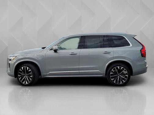 2026 Volvo XC90 Plug-In Hybrid Plus