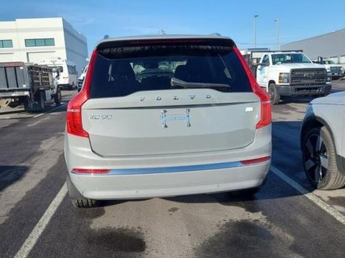 2024 Volvo XC90 Recharge Plug-In Hybrid Ultimate Bright Theme