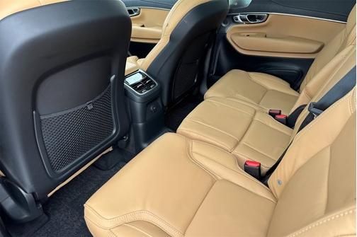 2023 Volvo XC90 Recharge Plug-In Hybrid Ultimate Bright Theme