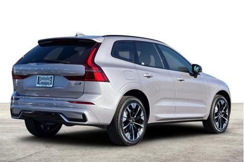 2026 Volvo XC60 Plus