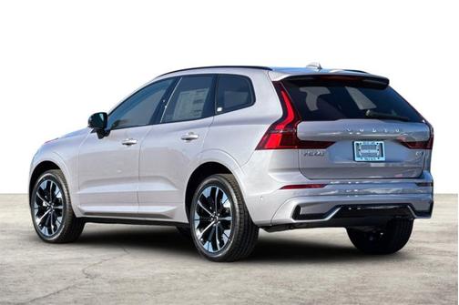 2026 Volvo XC60 Plus