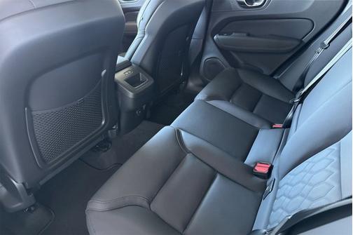 2026 Volvo XC60 Plus