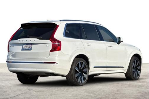 2023 Volvo XC90 Recharge Plug-In Hybrid Ultimate Bright Theme