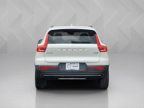 Crystal White 2026 Volvo XC40 Ultra