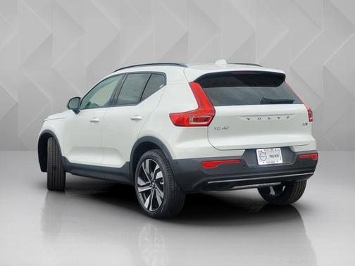 Crystal White 2026 Volvo XC40 Ultra