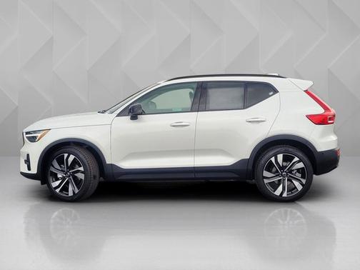 Crystal White 2026 Volvo XC40 Ultra