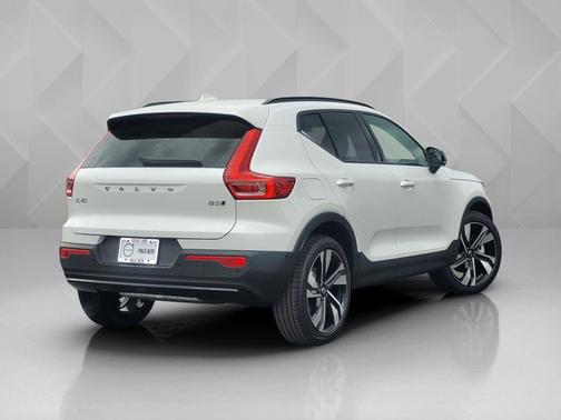 Crystal White 2026 Volvo XC40 Ultra