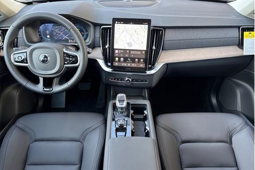 2025 Volvo XC90 Plug-In Hybrid Plus