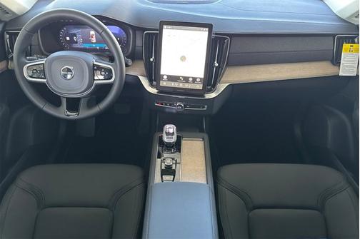 2026 Volvo XC90 Plus