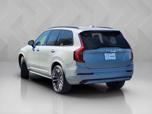 2026 Volvo XC90 Plug-In Hybrid Ultra Dark Theme