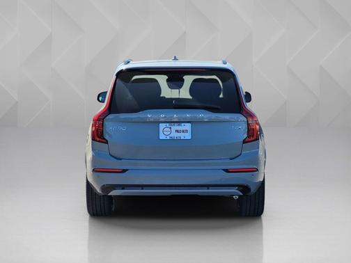 2026 Volvo XC90 Plug-In Hybrid Ultra Dark Theme