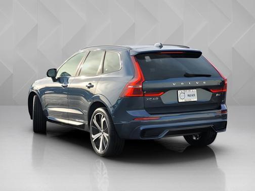2023 Volvo XC60 Ultimate Dark Theme