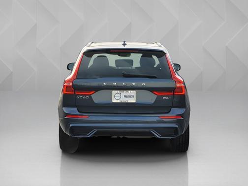 2023 Volvo XC60 Ultimate Dark Theme