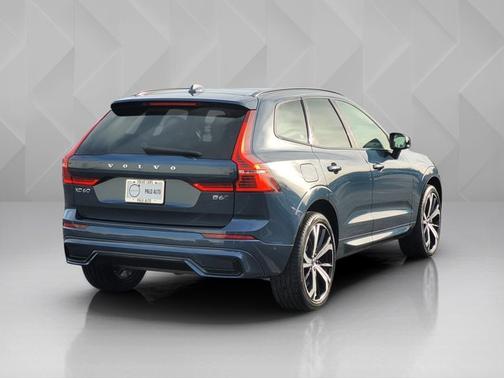 2023 Volvo XC60 Ultimate Dark Theme