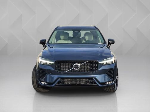 2023 Volvo XC60 Ultimate Dark Theme
