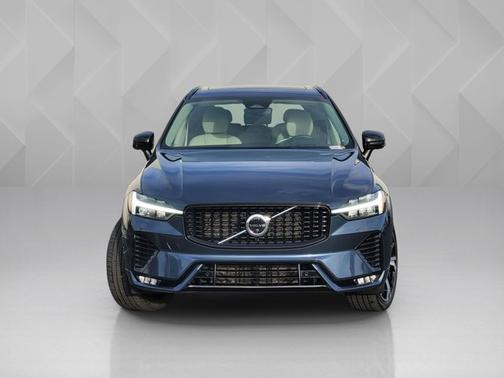 2023 Volvo XC60 Ultimate Dark Theme
