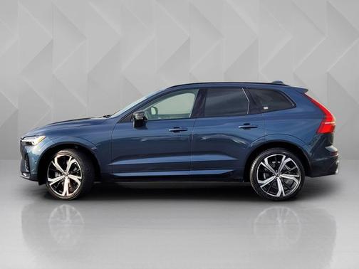 2023 Volvo XC60 Ultimate Dark Theme