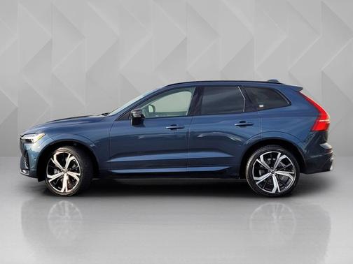 2023 Volvo XC60 Ultimate Dark Theme
